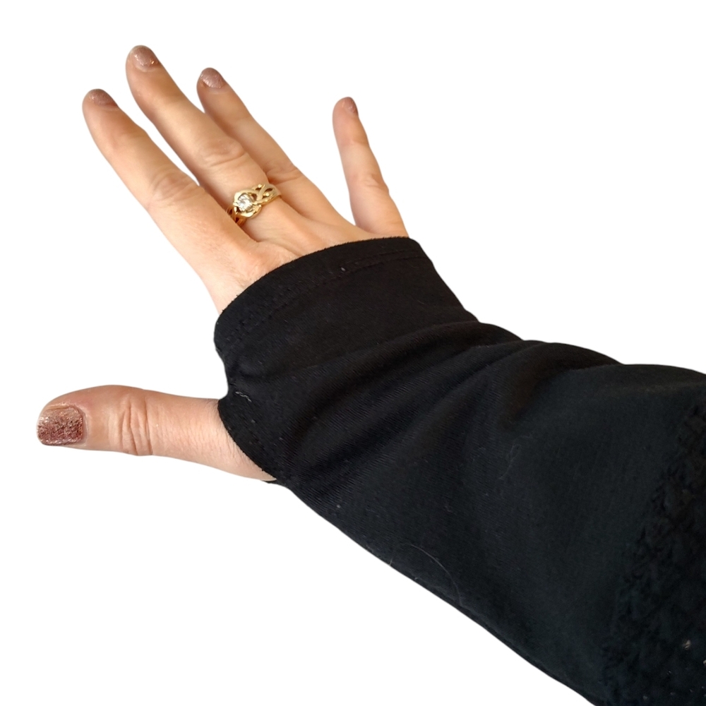 Bibi Black Waffle Print Long Sleeve Sweater with Thumb Holes Size Medium - Picture 4 of 7